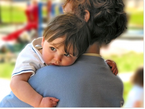 Faut-il utiliser des huiles essentielles lorsque bébé tousse ?